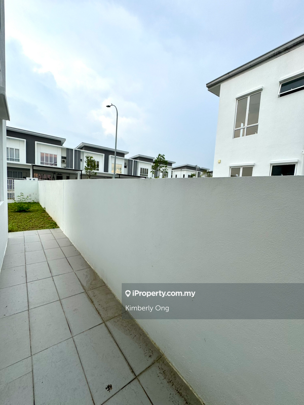 Rumah Berangkai 2 Tingkat untuk Dijual di Bayu Sutera, Bandar Sri Sendayan, Bandar Sri Sendayan oleh Kimberly Ong - iProperty.com.my