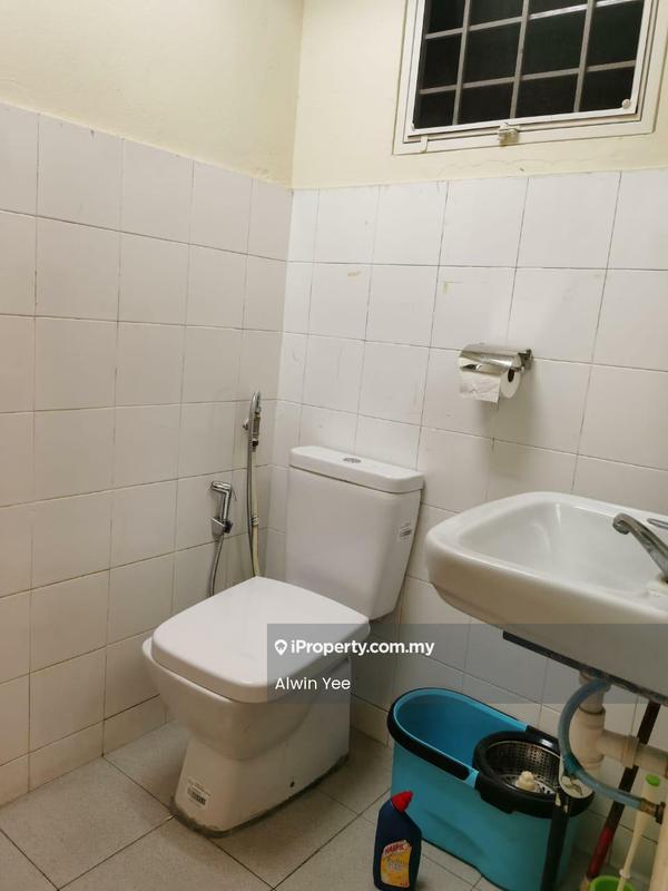 Commercial Land for Sale in Seksyen 13, Petaling Jaya by Alwin Yee - Bathroom - iProperty.com.my