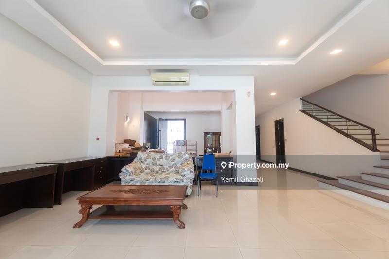 Semi-Detached House for Sale in LAKE VIEW Yara Twinvilla 2.5 Storey Semi-D House, Presint 8 by Kamil Ghazali - iProperty.com.my