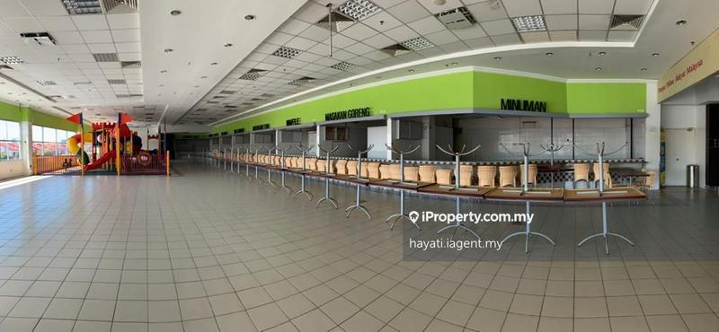For Sale - Commercial Stand Alone Building @ Melaka with Huge Parking Space