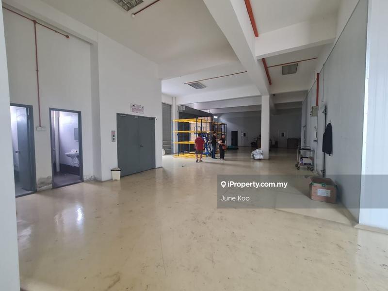 Kilang Berkembar untuk Dijual di Taman Perindustrian Bukit Serdang, Seri Kembangan oleh June Koo - iProperty.com.my