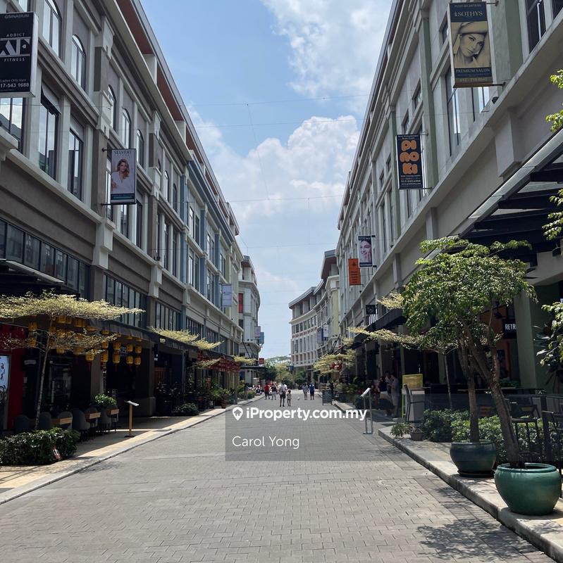 For Sale - Plaza Arkadia