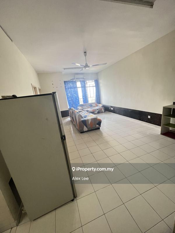 Apartment for Rent in Pangsapuri Lagoon Perdana by Alex Lee - Living Room - iProperty.com.my