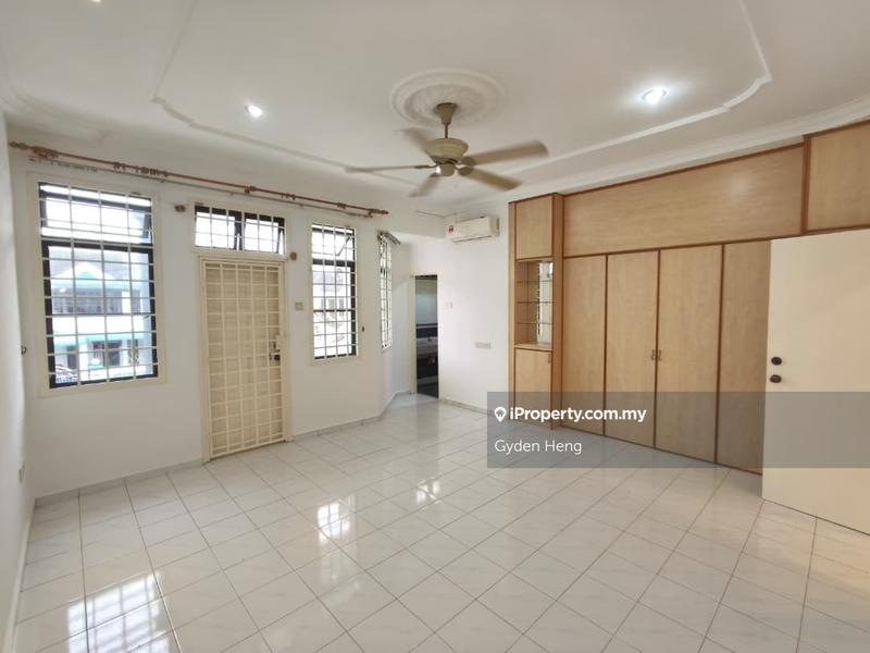 Rumah Teres 2-Tingkat untuk Dijual di Taman Desa Cemerlang, Ulu Tiram oleh Gyden Heng - iProperty.com.my