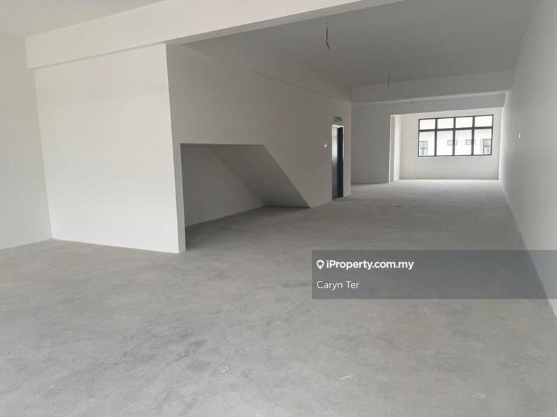 For Sale - Bandar Cemerlang ( Facing Main Road ) 3 Storey Shoplot