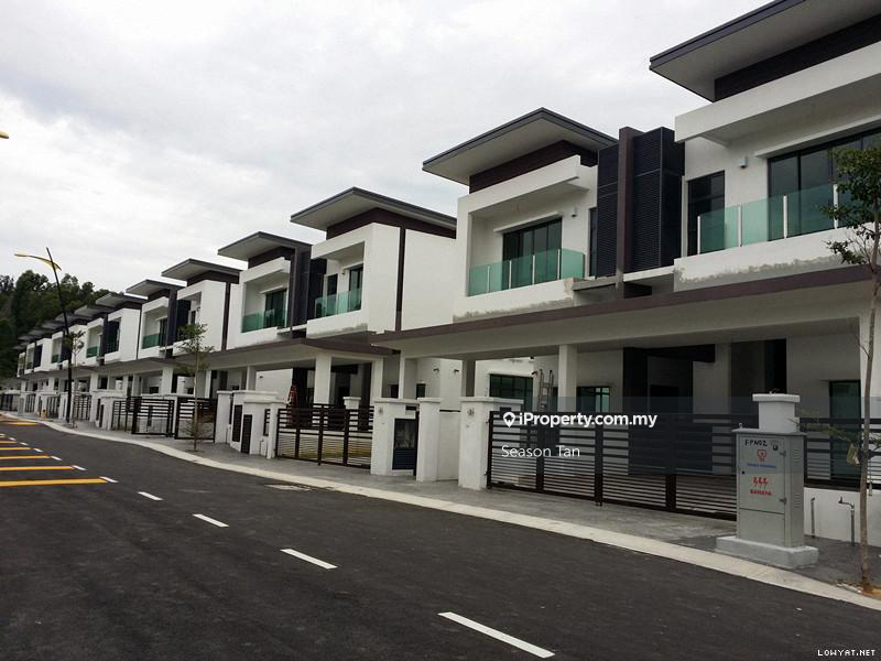 Rumah Berkembar untuk Dijual di Taman Bukit Serdang, Seri Kembangan oleh Season Tan - iProperty.com.my
