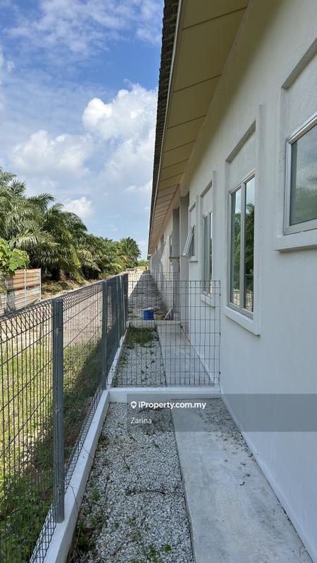 Rumah Berkembar untuk Dijual di Batu 10 Lekir, Lekir oleh Zarina - iProperty.com.my