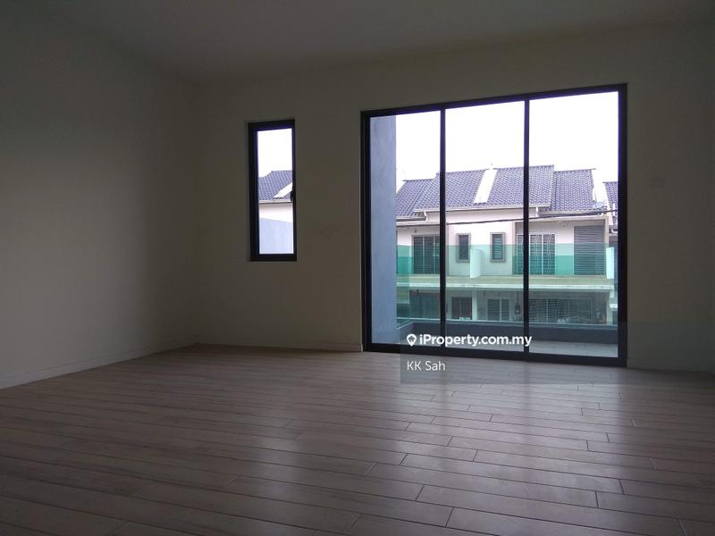 Rumah Teres 3-Tingkat untuk Dijual di Kampung Sungai Lalang, Semenyih oleh KK Sah - iProperty.com.my