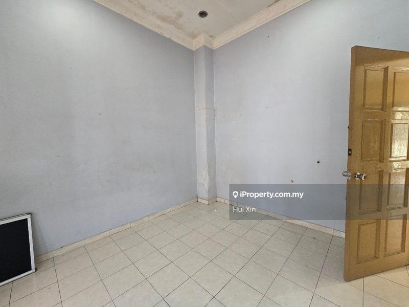 Rumah Berkembar untuk Dijual di Taman Saujana, Klang oleh Hui Xin - iProperty.com.my