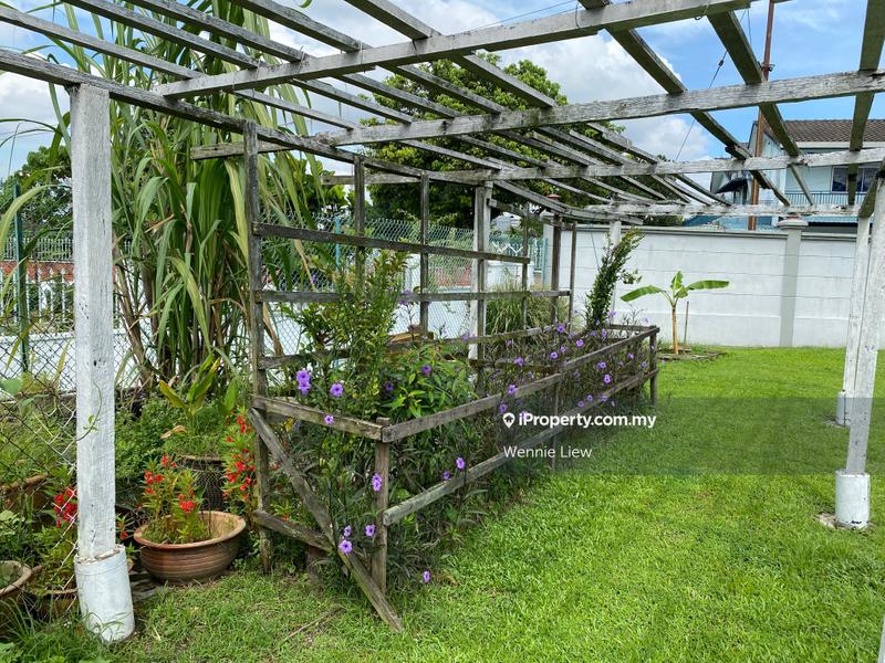 Bungalow House for Sale in Bukit Gasing, Petaling Jaya by Wennie Liew - iProperty.com.my