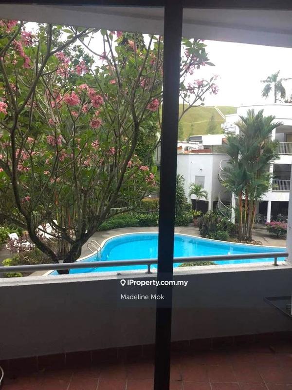 Kondominium untuk Dijual di Villa Bukit Tunku oleh Madeline Mok - Master Bedroom Balcony view - iProperty.com.my