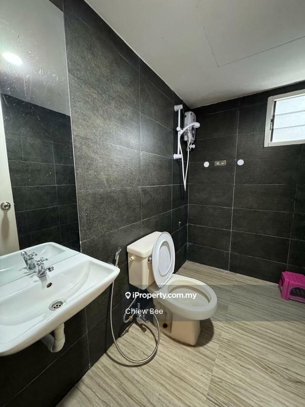 Condominium for Rent in Gurney Park Condominium by Chiew Bee - Bathroom - iProperty.com.my