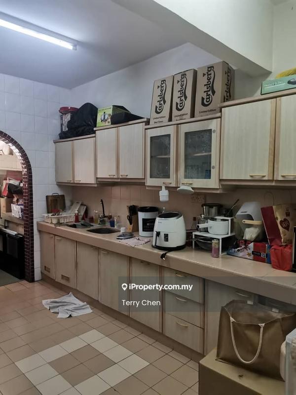 Rumah Teres untuk Dijual di Taman Serdang Jaya, Seri Kembangan oleh Terry Chen - Kitchen - iProperty.com.my