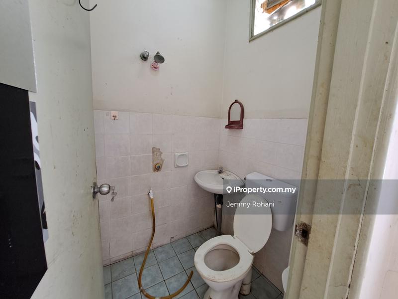 Rumah Berangkai 2 Tingkat untuk Dijual di BBN, Nilai oleh Jemmy Rohani - iProperty.com.my