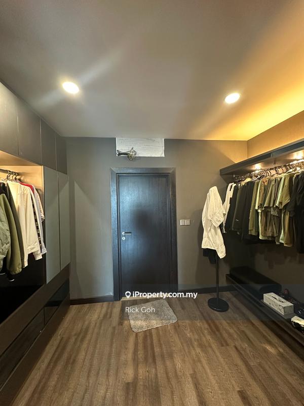 For Sale - Gurney Paragon