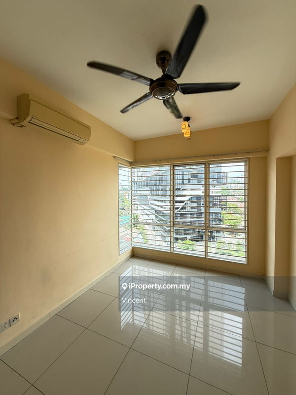 For Sale - Tiara Mutiara / The Crown