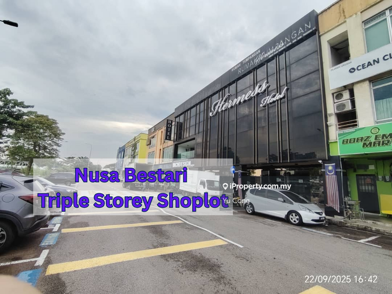 For Sale - Nusa Bestari @ Triple Storey Shoplot Facing Main Road