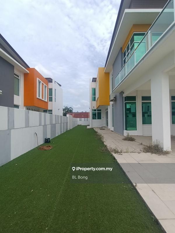 Rumah Berkembar untuk Dijual di Taman Saujana Height, Bukit Katil oleh BL Bong - iProperty.com.my