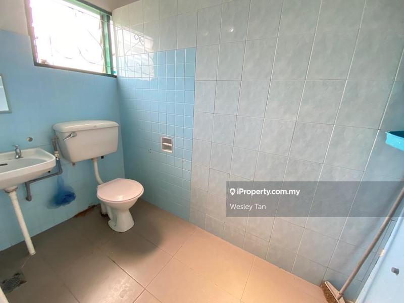 Bungalow House for Sale in Klebang Single Storey Bungalow End Lot Big Land, Klebang by Wesley Tan - iProperty.com.my