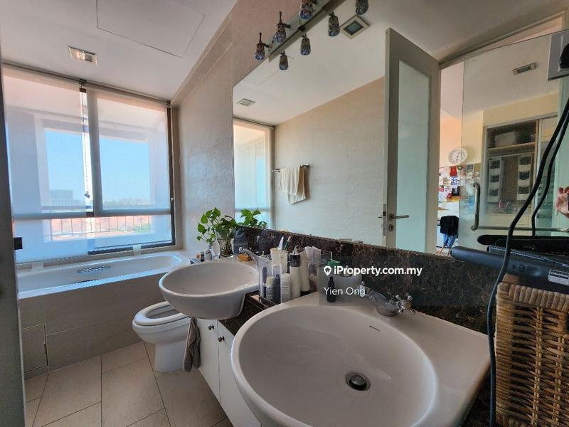 For Sale - Ara Hill Condominium