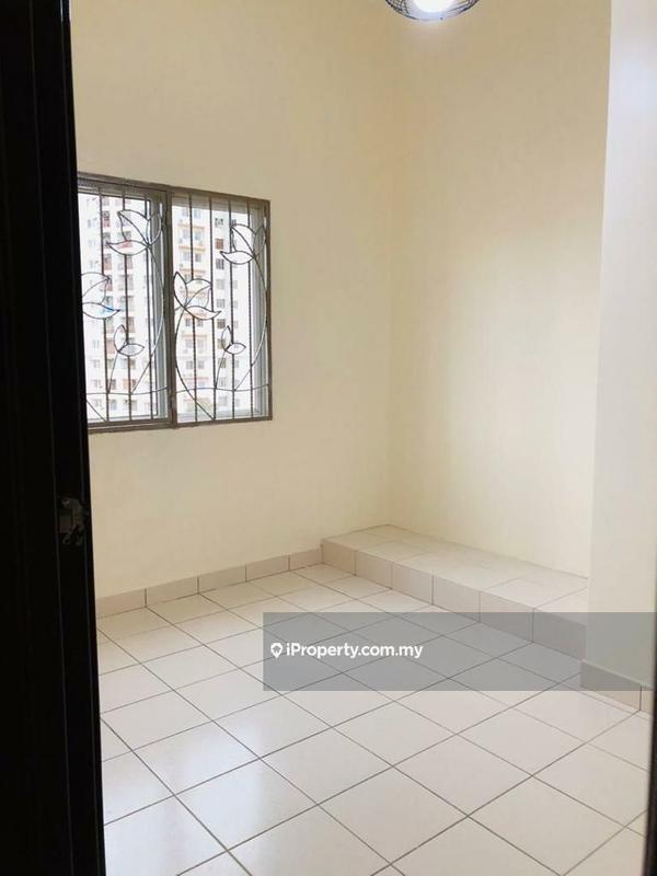 Rumah Berkembar untuk Dijual di Bandar Puteri Puchong, Puchong oleh Kelvin Tan - iProperty.com.my