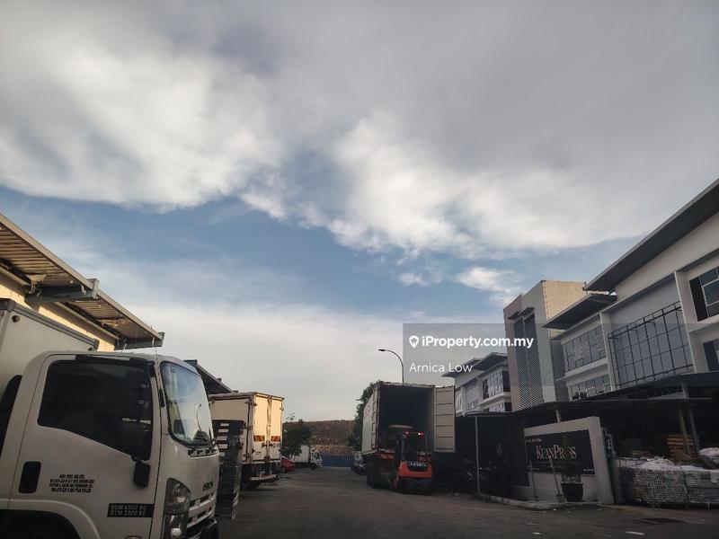 Terrace Factory for Sale in Taman Putra Permai, Seri Kembangan by Arnica Low - iProperty.com.my