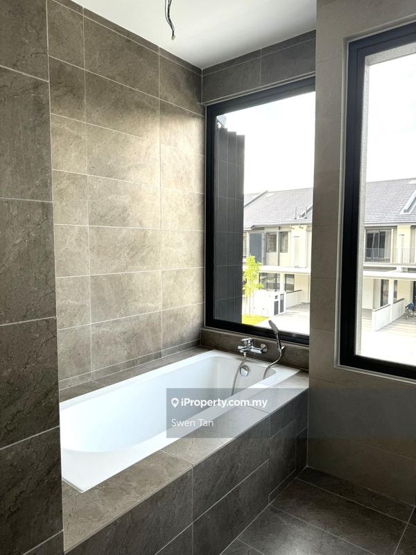 Rumah Berangkai 2 Tingkat untuk Dijual di Telok Panglima Garang, Selangor oleh Swen Tan - iProperty.com.my