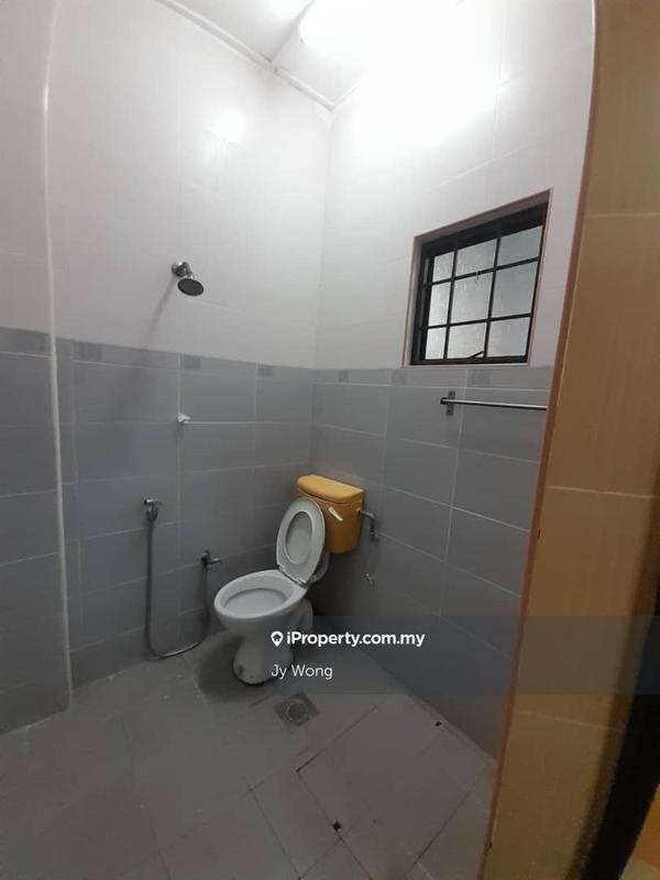 Rumah Teres 2-Tingkat untuk Dijual di Lestari Putra, Seri Kembangan oleh Jy Wong - iProperty.com.my