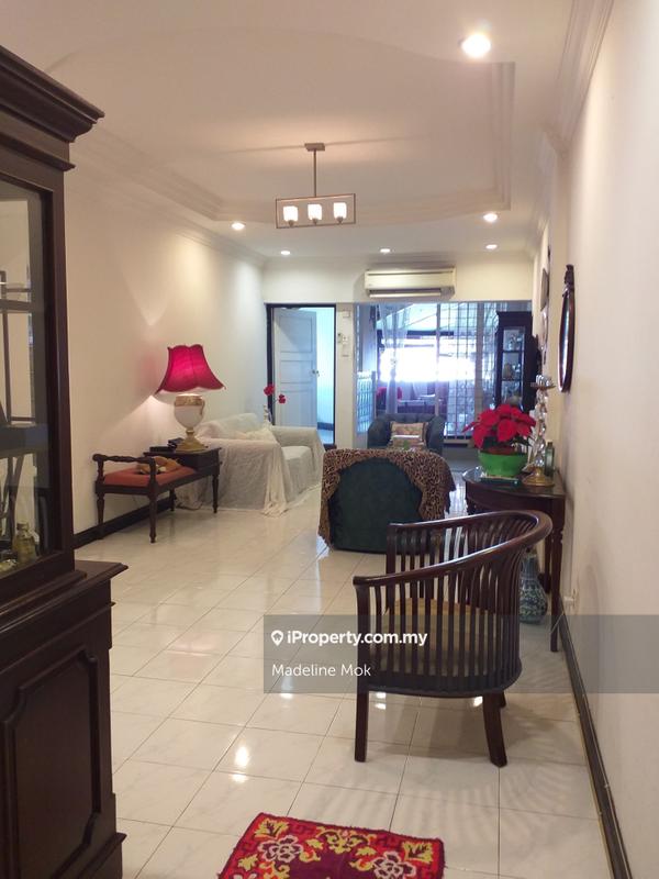 Kondominium untuk Dijual di Pantai Panorama Condominiums oleh Madeline Mok - Living Room - iProperty.com.my