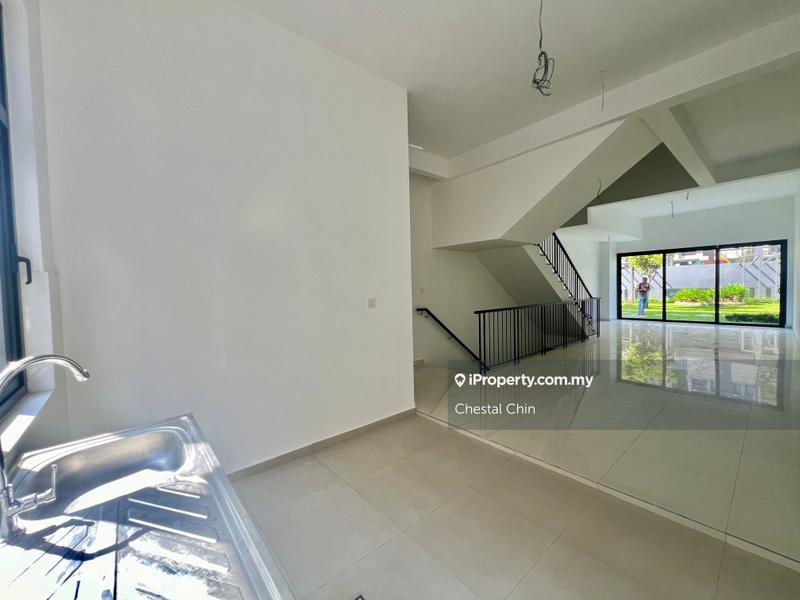Rumah Bandar untuk Dijual di Taman Bukit Serdang, Seri Kembangan oleh Chestal Chin - iProperty.com.my