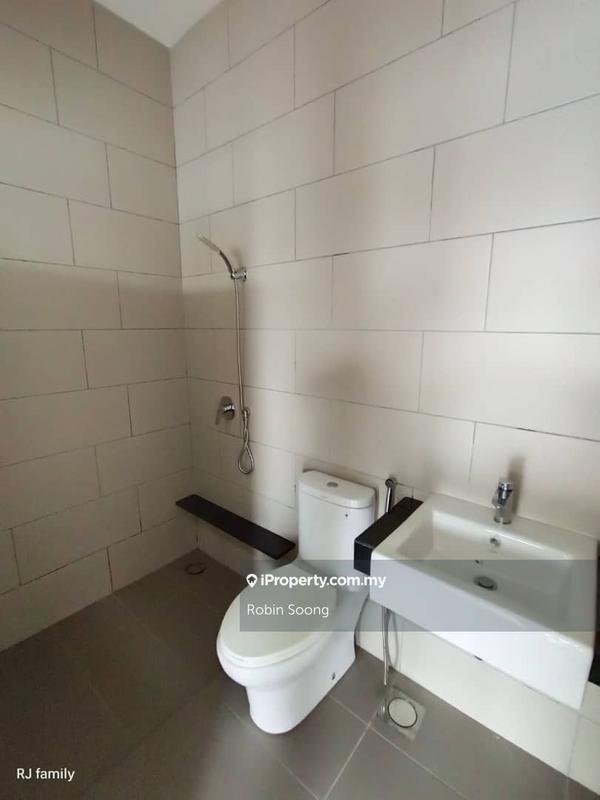 3-storey Terraced House for Sale in 8 Residence, Padang Temu, Ujong Pasir by Robin Soong - iProperty.com.my