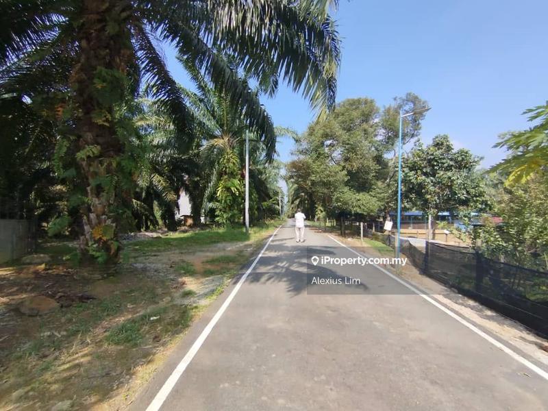 For Sale - 2pcs of 4 Acres Agricultural Land(Road Side) @ Desa Makmur, Mukim Kota Tinggi