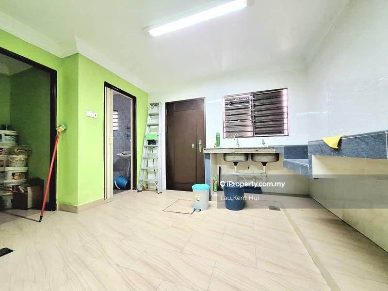 Rumah Teres 2-Tingkat untuk Dijual di Taman Pinggiran Putra, Seri Kembangan oleh Lau Kent Hui - iProperty.com.my