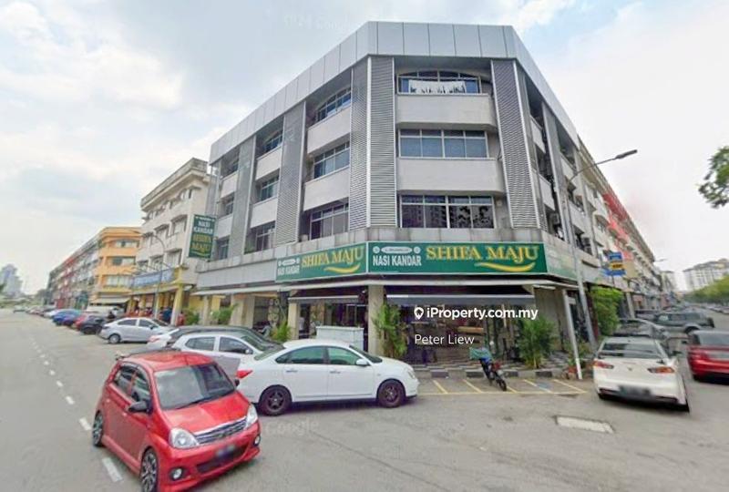 For Sale - ROI 5.2% BIG CORNER SHOP FACING MAIN ROAD, GOOD BUY, Taman Petaling, Petaling Utama. Fully tenanted