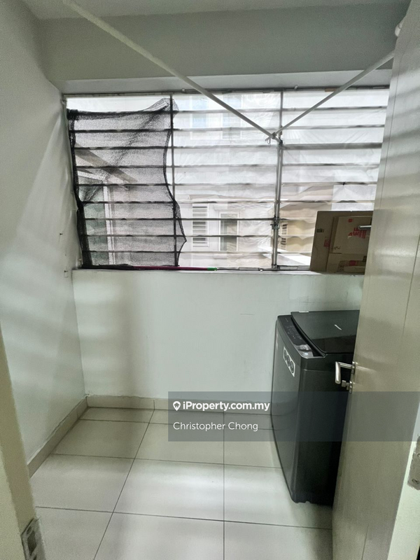 For Sale - Tiara Mutiara / The Crown