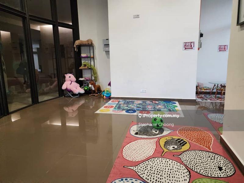 For Sale - 6 CapSquare