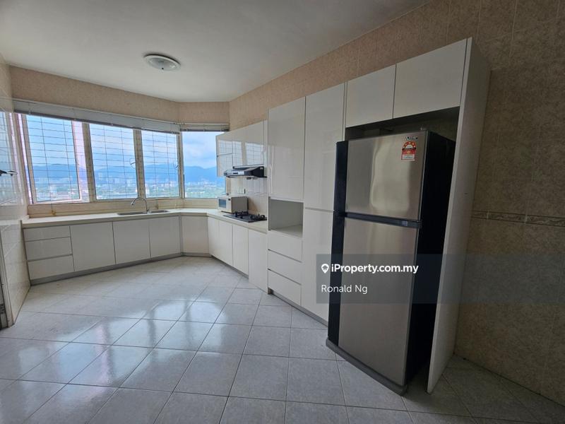 Condominium for Sale in Gurney Beach Resort by Ronald Ng - iProperty.com.my