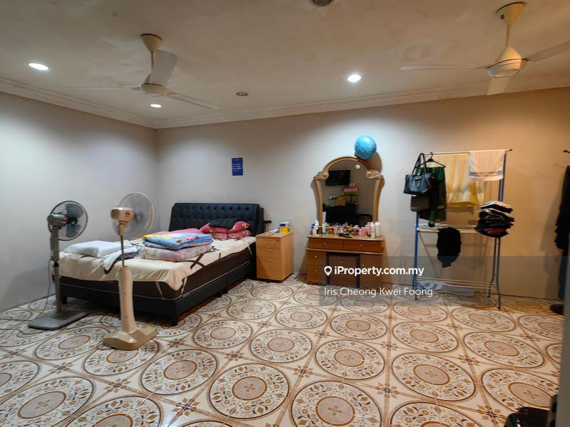 Bungalow House for Sale in z19hj, Ipoh by Iris Cheong Kwei Foong - Staff bedroom - iProperty.com.my