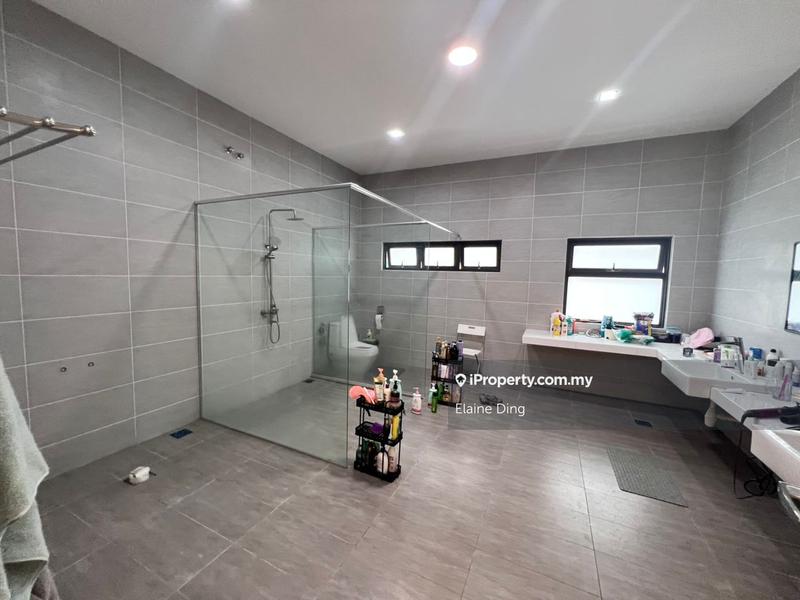 Bungalow House for Sale in Bluwater Estate, Seri Kembangan by Elaine Ding - iProperty.com.my