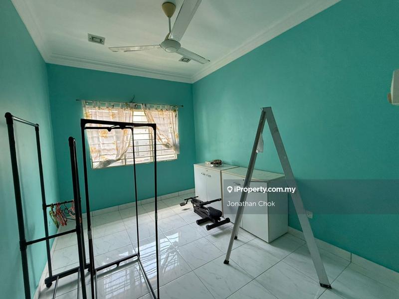 Rumah Berkembar untuk Dijual di Bandar Putra Permai, Seri Kembangan oleh Jonathan Chok - iProperty.com.my