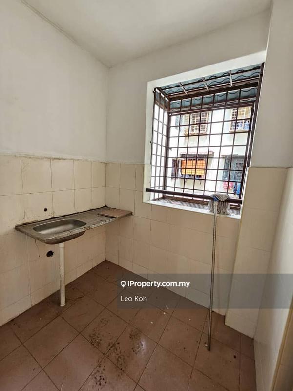 Apartment for Sale in Putra Permai Block B by Leo Koh - iProperty.com.my