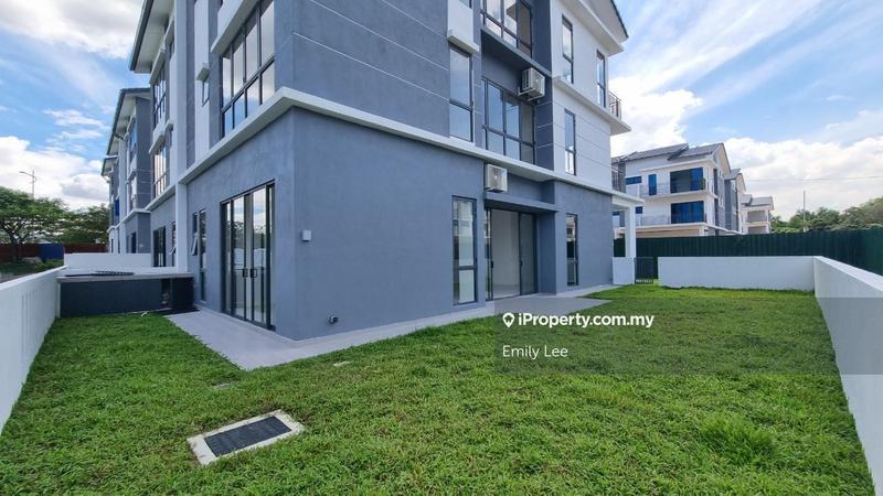 Rumah Berkembar untuk Dijual di Kwasa Damansara, Sungai Buloh oleh Emily Lee - iProperty.com.my