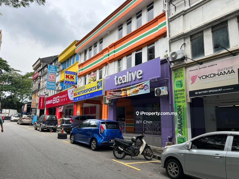 For Sale - 3 STOREY CORNER MAIN ROAD FRONTAGE ROi 4.7% ,DESA PETALING