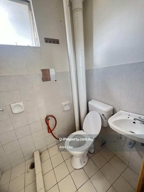 Apartment for Rent in Pangsapuri Lagoon Perdana by Alex Lee - Bathroom - iProperty.com.my