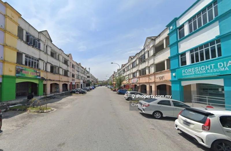 For Sale - Bandar Tasik Kesuma, Beranang @ 3 Storey Shoplot