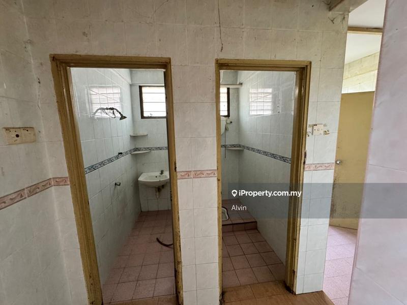 Townhouse for Sale in Taman Seri Bayan, Durian Tunggal by Alvin - iProperty.com.my