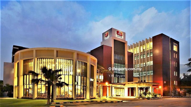 Bungalow House for Sale in SAUJANA GOLF PINGGIRAN GOLF LAKEVIEW, Saujana by Bryant Be - iProperty.com.my