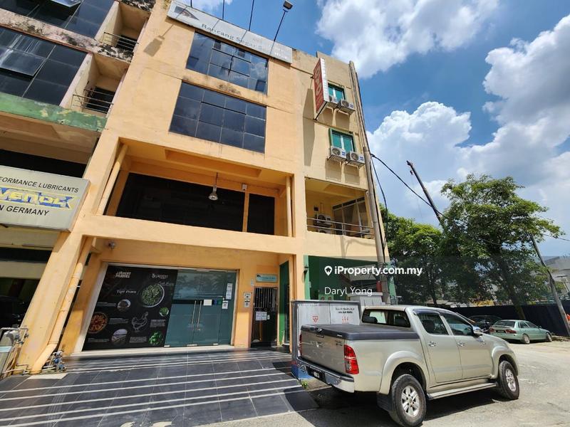 For Rent - VALUE DEAL: 4 Storey Corner lot Hotel for RENT