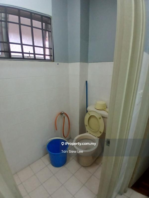 Rumah Berangkai 2 Tingkat untuk Dijual di Seri Utama Damansara, Kota Damansara oleh Siew Lee - Bathroom - iProperty.com.my