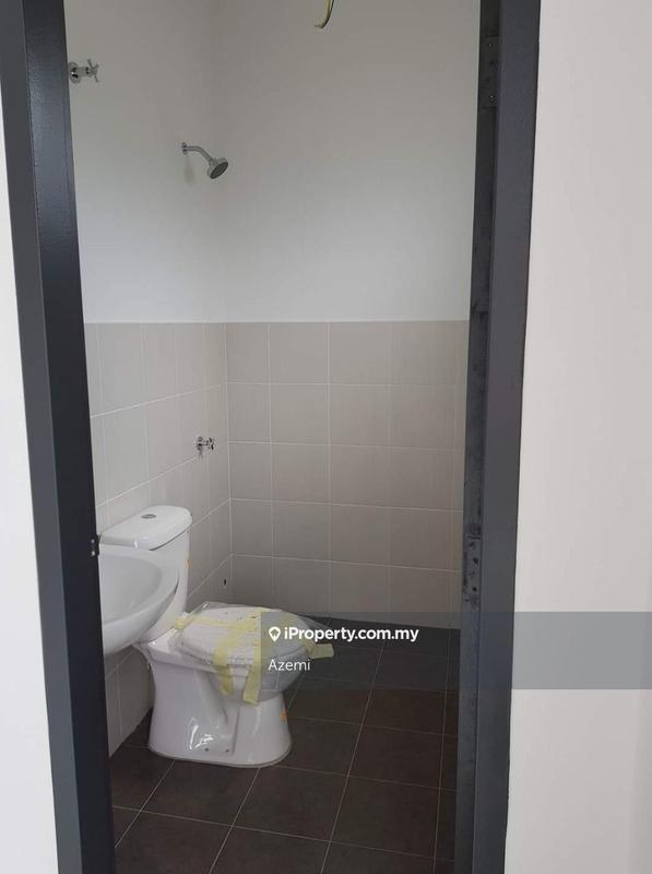 Bungalow House for Sale in Banting, Selangor by Azemi - iProperty.com.my